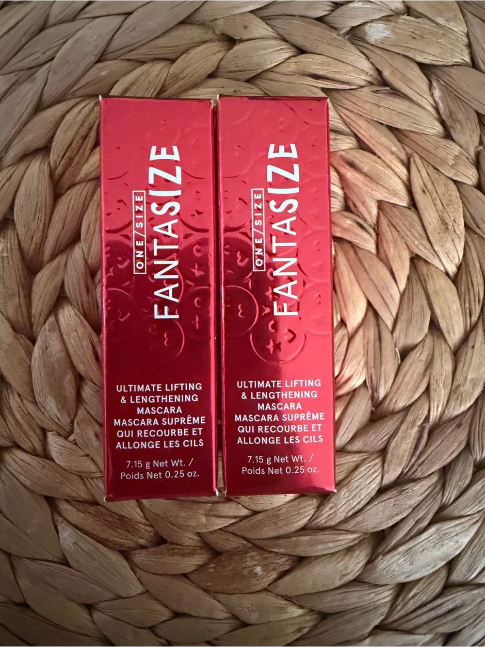ONE/SIZE Red Lip or Eye Cosmetic Compact - Fantasize